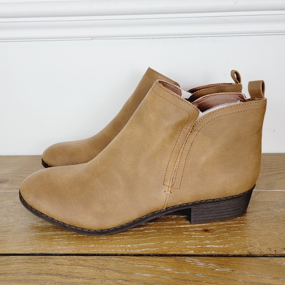 Sun + Stone Shoes - NWT Sun + Stone Cadee Block Heel Ankle Booties Size 12 Tan